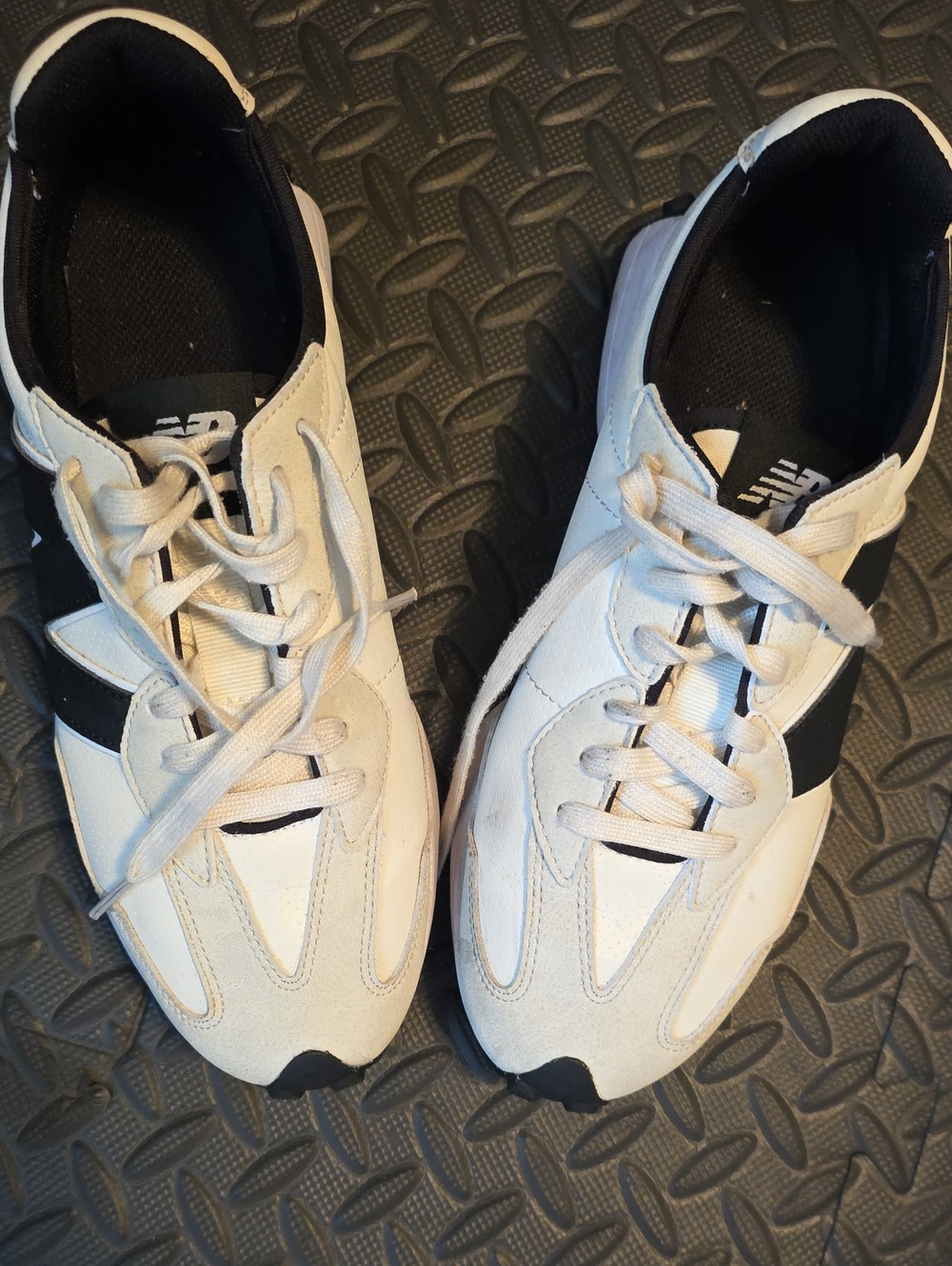 Women's New Balance Sneakers - White and Black 9m